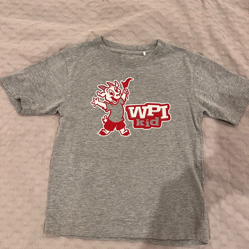 Gray “WPI KID” alumni Kids T-Shirt with Red school mascot image.  Size 4T.